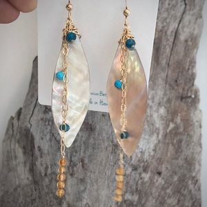 HAWAIIAN BETTY handmade mother of pearl earrings